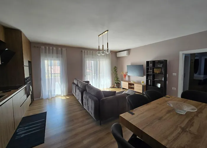 Charming Escape 地拉那